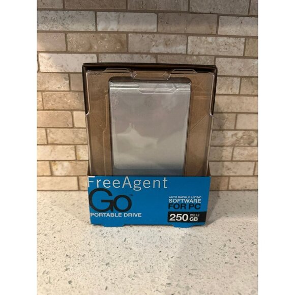 SEAGATE 250 GB FREEAGENT GO USB 2.0 HARD DRIVE - Picture 1 of 2